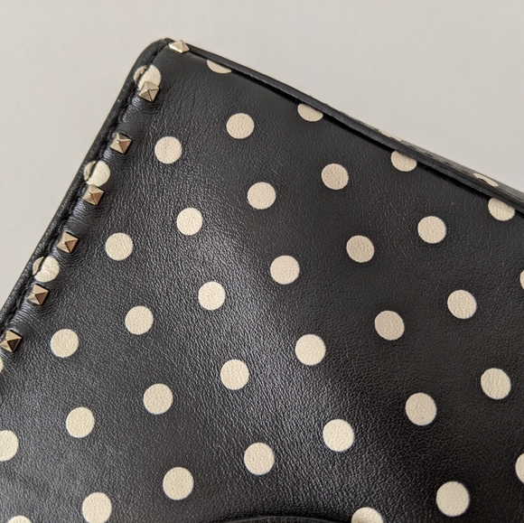 Valentino Garavani Very V Ruffle Rockstud Bag - Picture 12 of 16